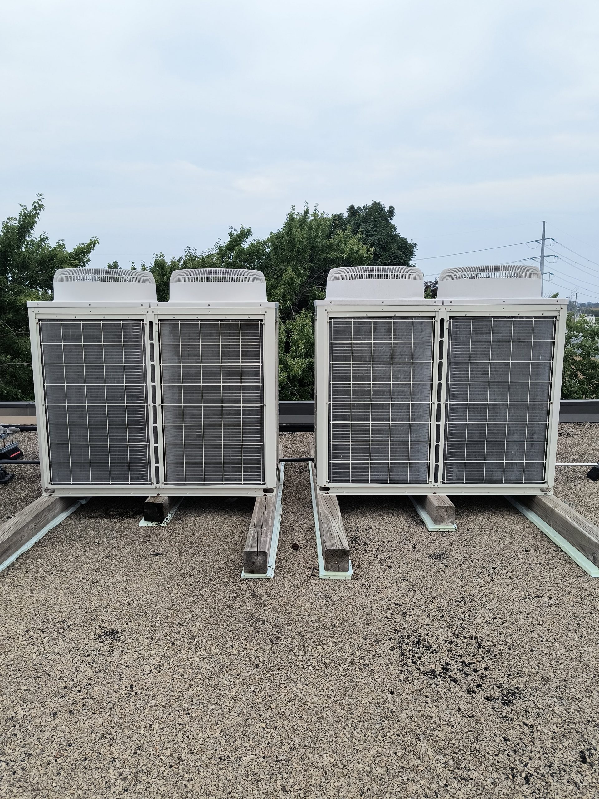 Unités de climatisation sur un toit